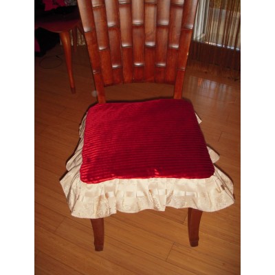 ukrasni jastuk za stolicu crveni pliš